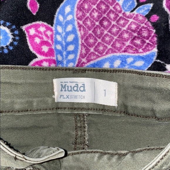 green skirt - Picture 2 of 3